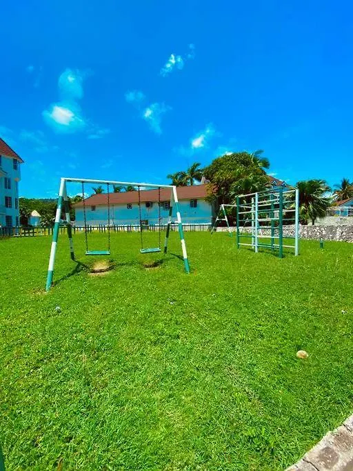 شقة Seaside Loft With Pool, Sea Castles, مونتيغو باي جامايكا