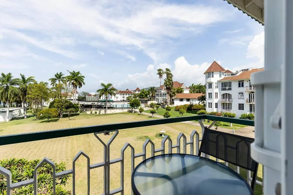 شقة Seaside Loft With Pool, Sea Castles, مونتيغو باي 0*,  جامايكا